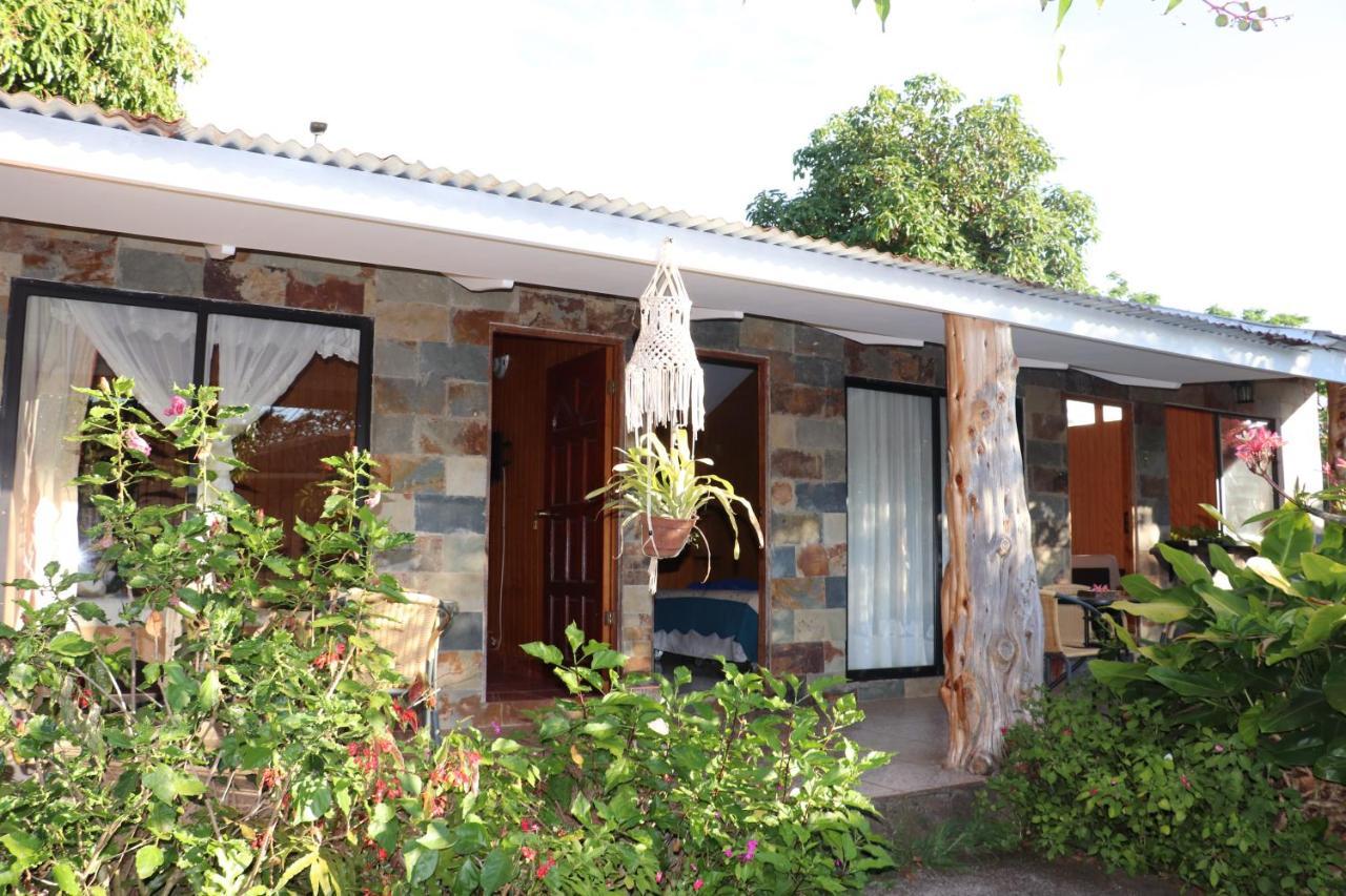Hostal Avareipua Hanga Roa Exterior foto